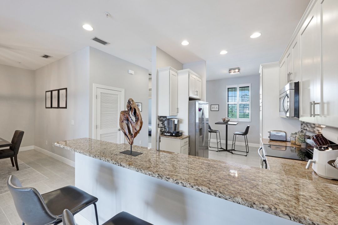 15130 Palmer Lake Cir #203, Naples, FL 34109