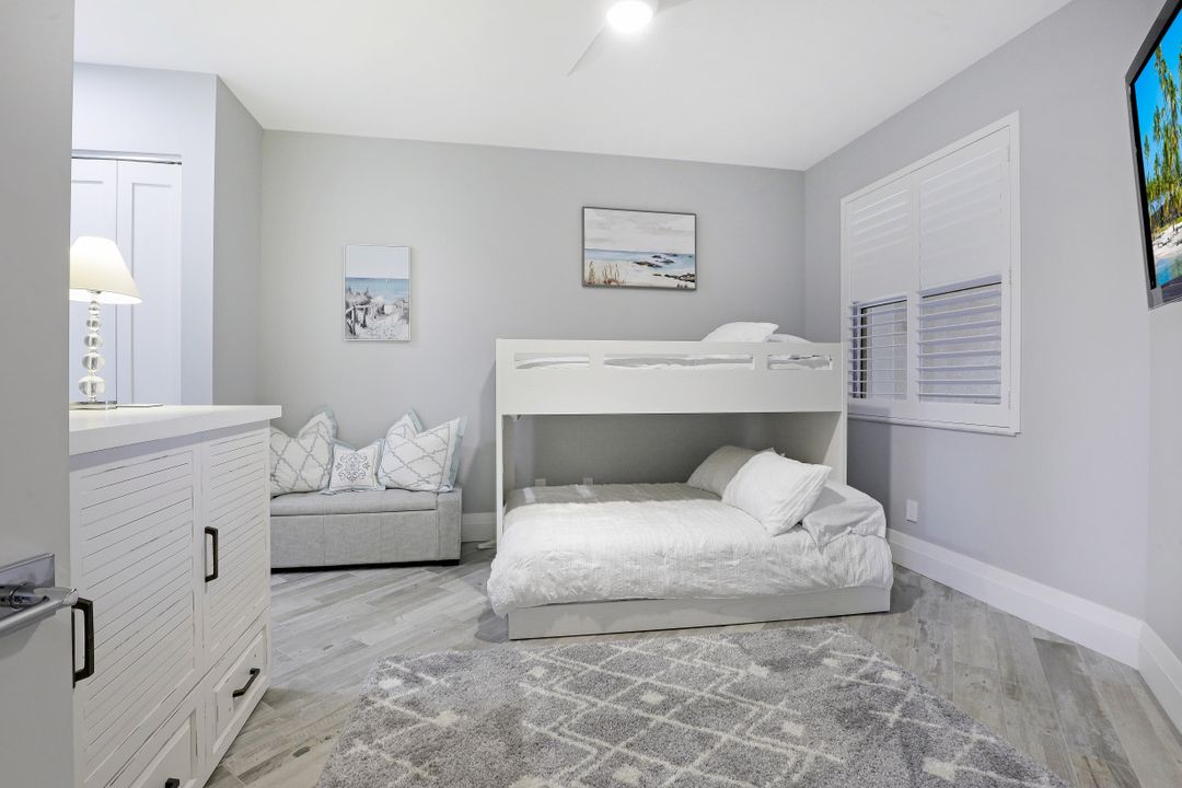 400 Flagship Dr #802, Naples, FL 34108