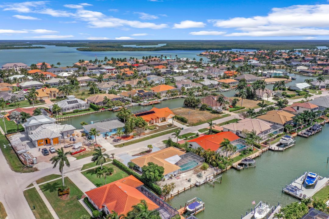 288 Grapewood Ct, Marco Island, FL 34145