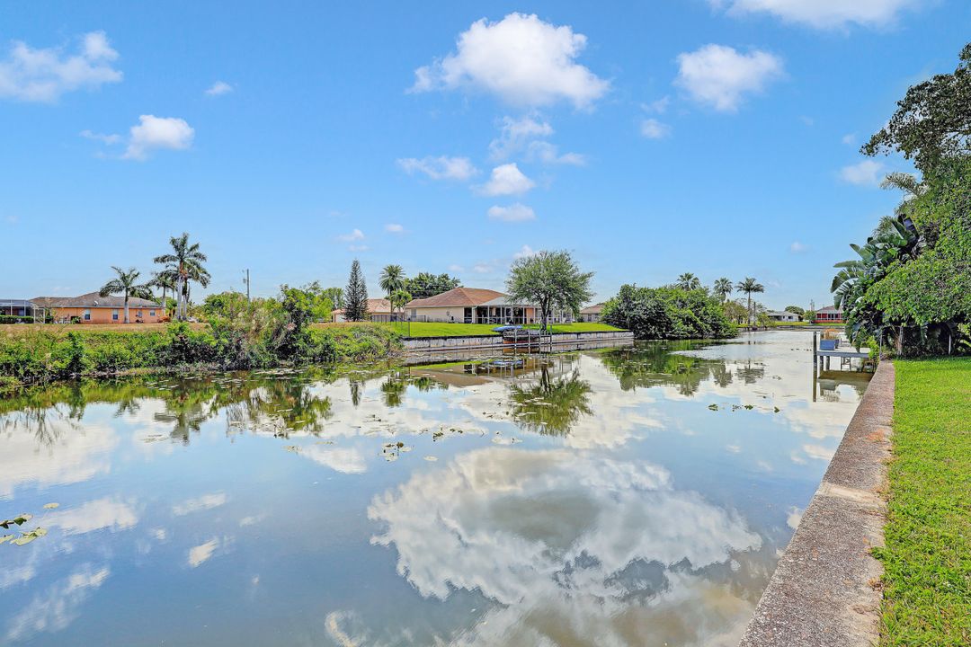 323 NE 11th Pl, Cape Coral, FL 33909