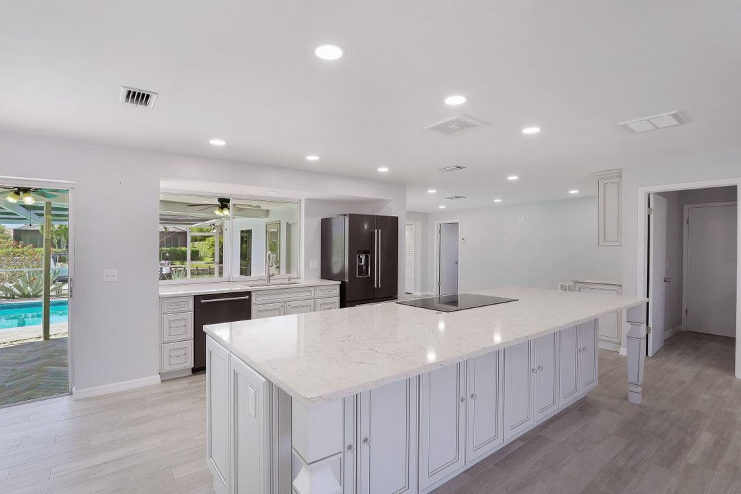 288 Grapewood Ct, Marco Island, FL 34145