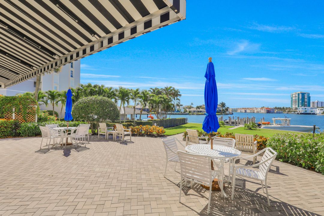 250 Park Shore Dr #103, Naples, FL 34103