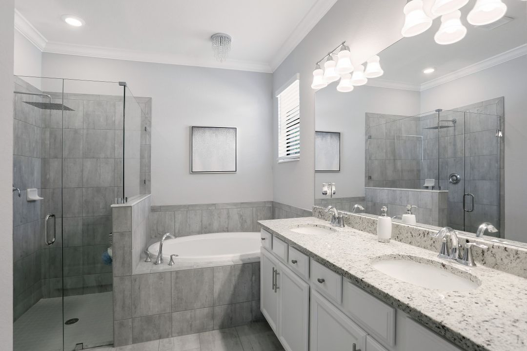 9385 Glenforest Dr, Naples, FL 34120