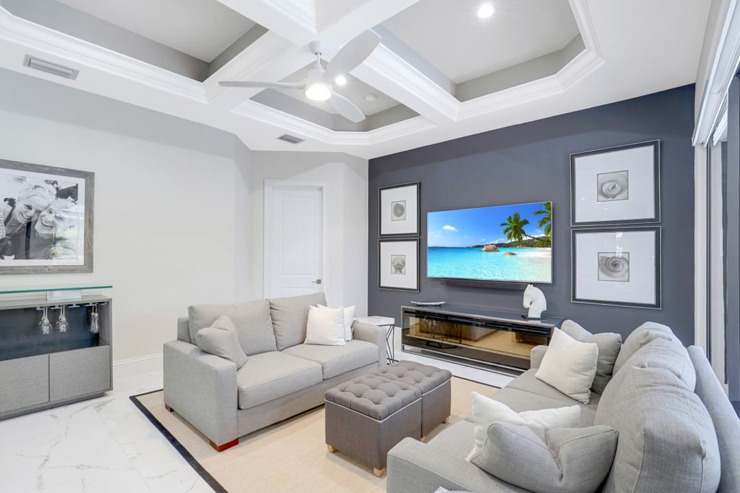 7323 Acorn Way, Naples, FL 34119