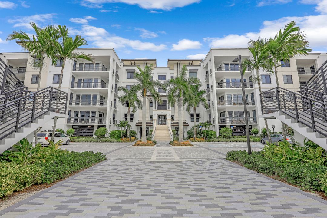 1111 Central Ave #416, Naples, FL 34102