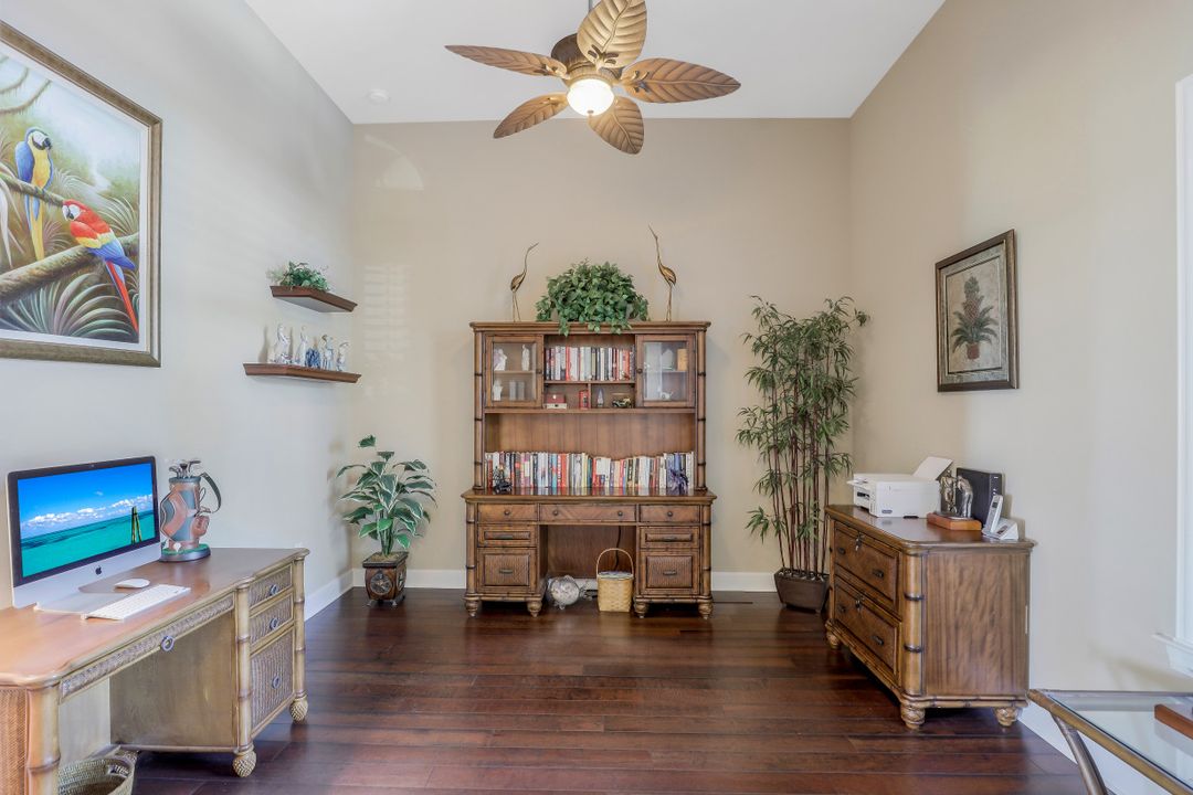 9005 Quarry Dr, Naples, FL 34120