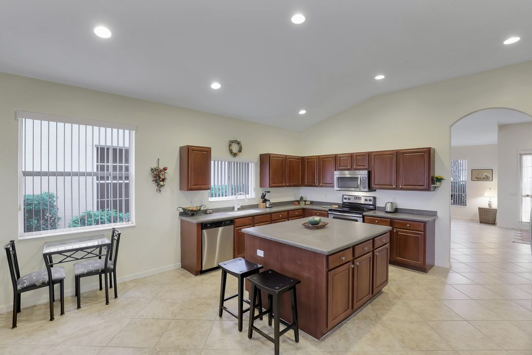 2668 Bellingham Ct, Cape Coral, FL 33991