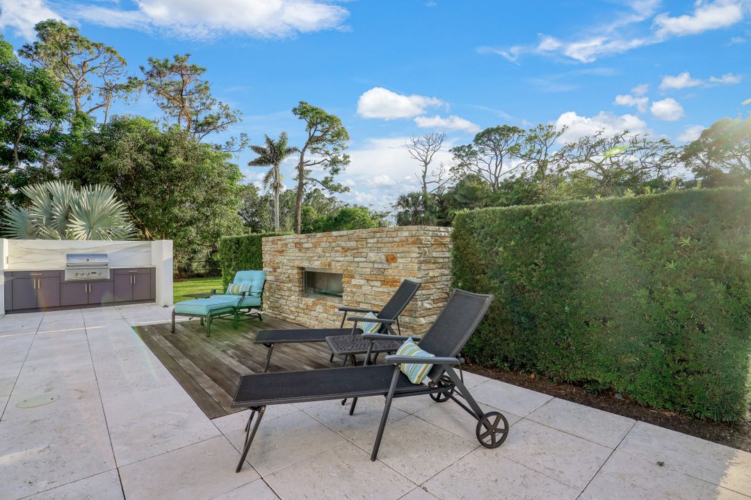 615 Carica Rd, Naples, FL 34108