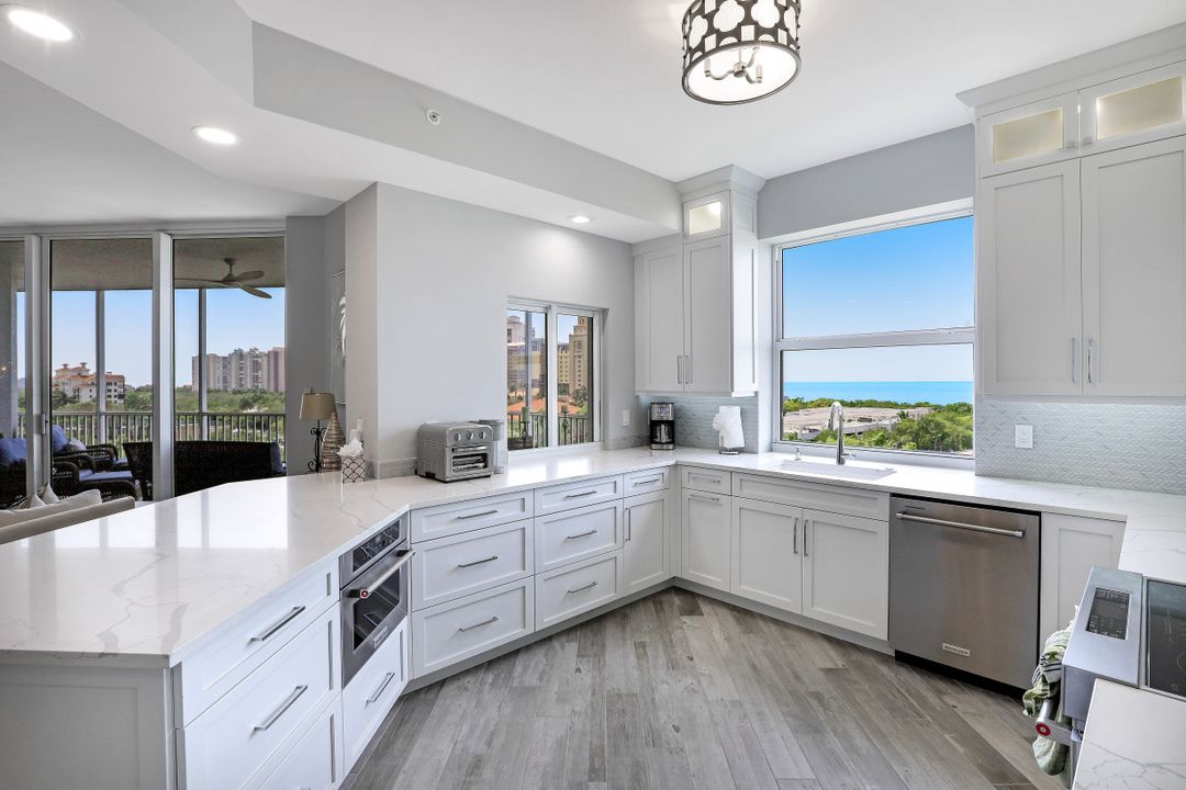 400 Flagship Dr #802, Naples, FL 34108