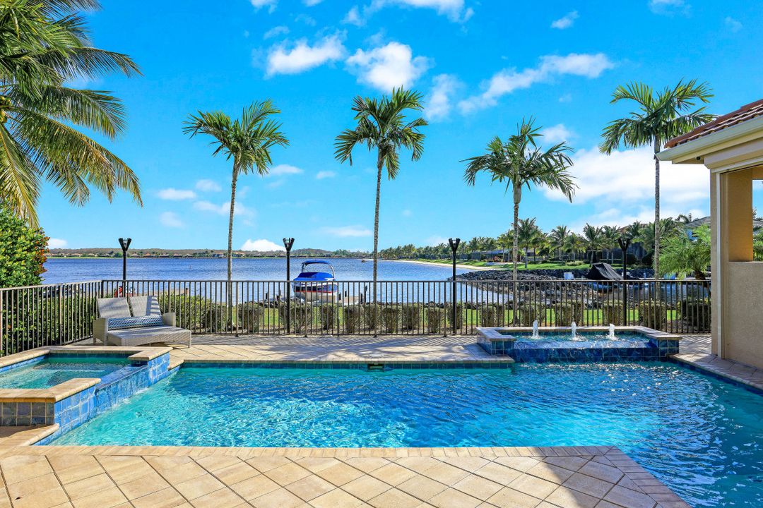 9214 Marble Stone Dr, Naples, FL 34120