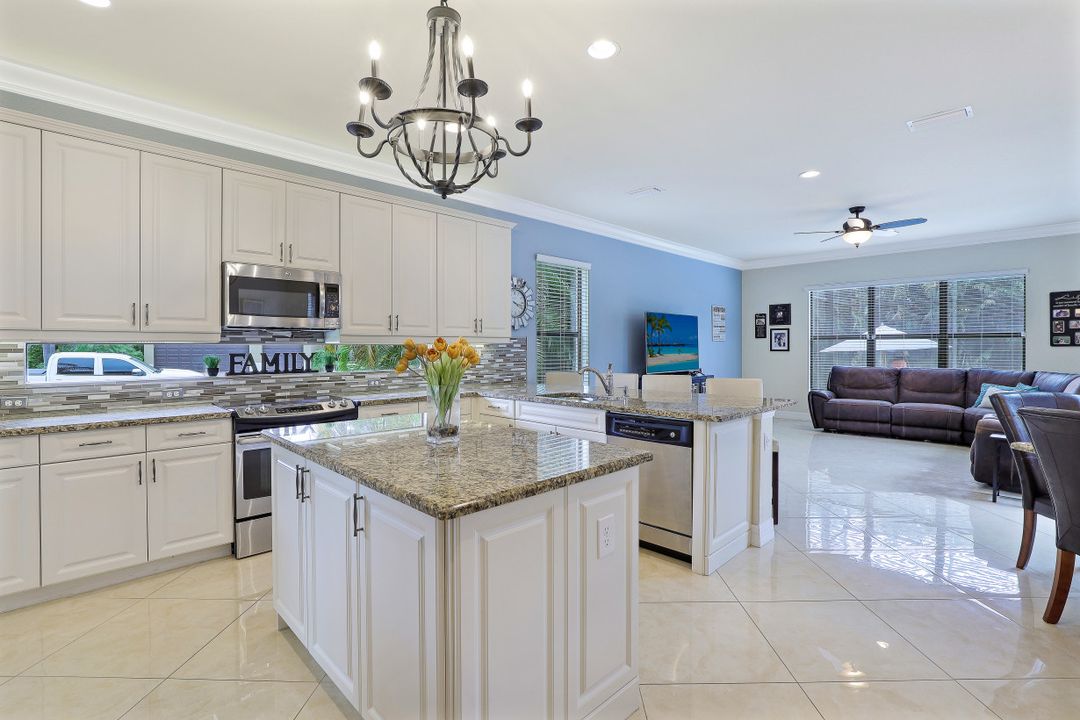 3342 Pacific Dr, Naples, FL 34119