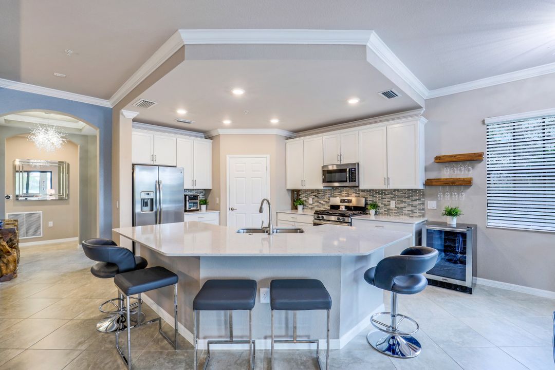 2149 Frangipani Cir #101, Naples, FL 34120