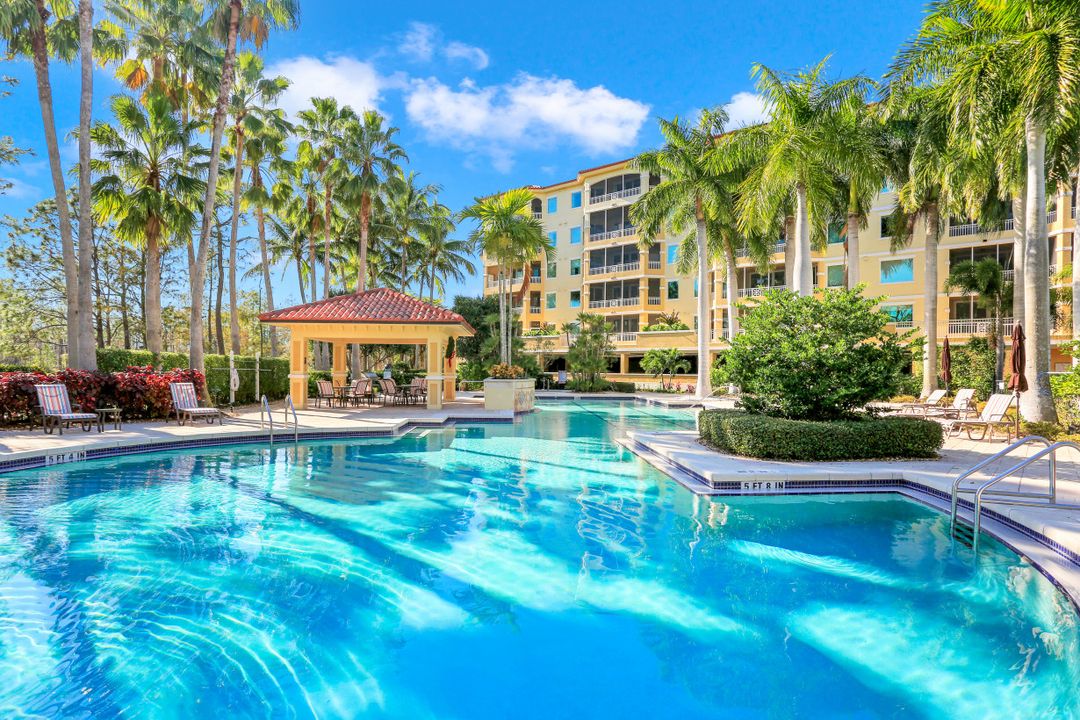 2738 Tiburon Blvd E, Naples, FL 34109