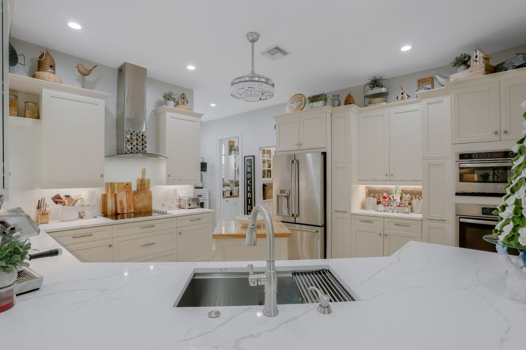 1817 Piccadilly Cir, Cape Coral, FL 33991