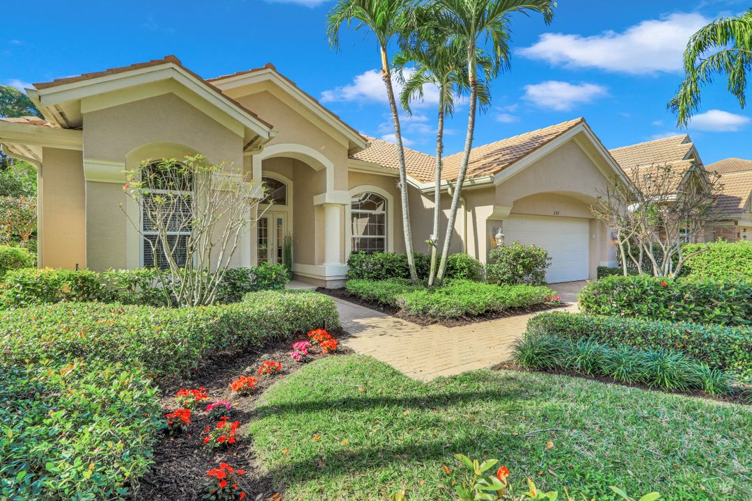 237 Charleston Ct, Naples, FL 34110