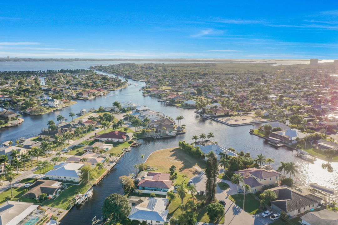 5059 Saxony Ct, Cape Coral, FL 33904