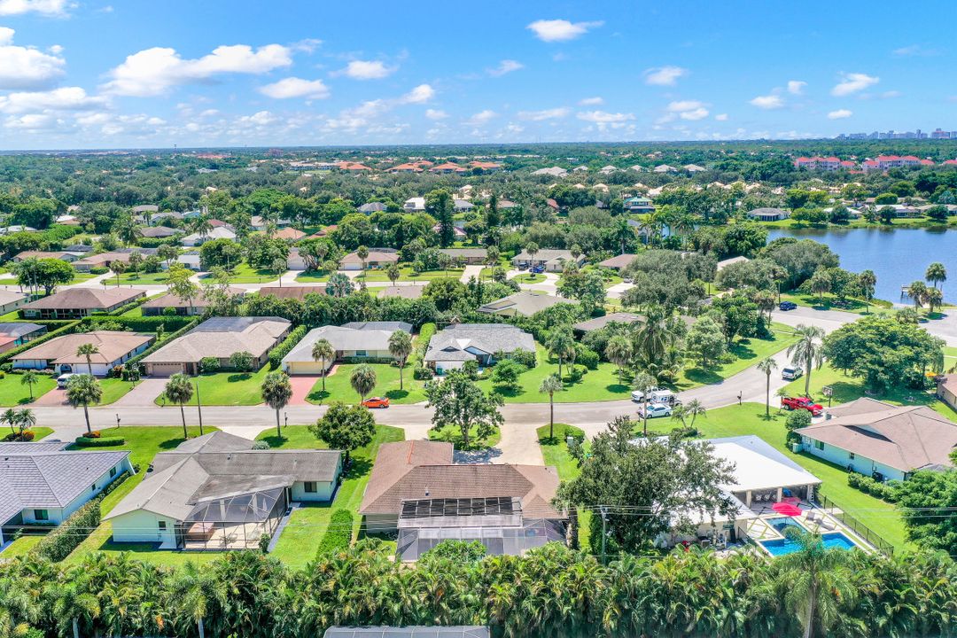 10430 Windsor Way, Naples, FL 34109