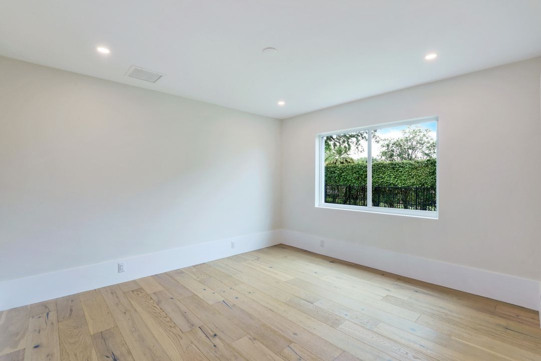 7525 Cordoba Cir, Naples, FL 34109