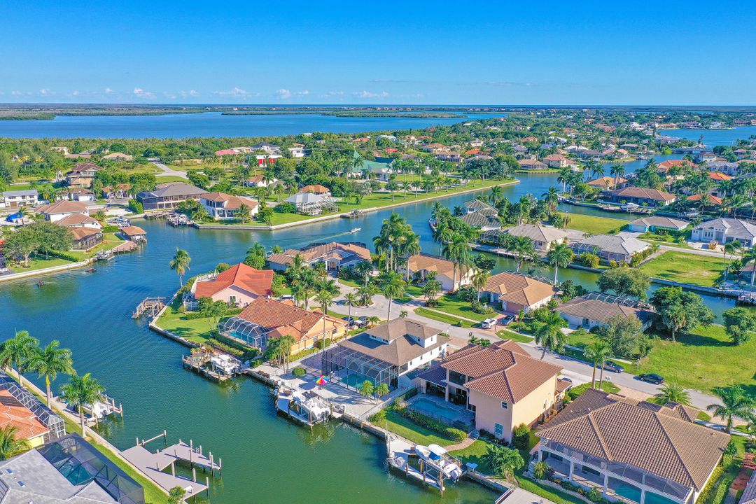 1672 Barbarosa Ct, Marco Island, FL 34145