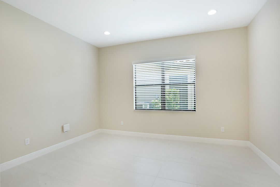 12774 Dundee Ln, Naples, FL 34120