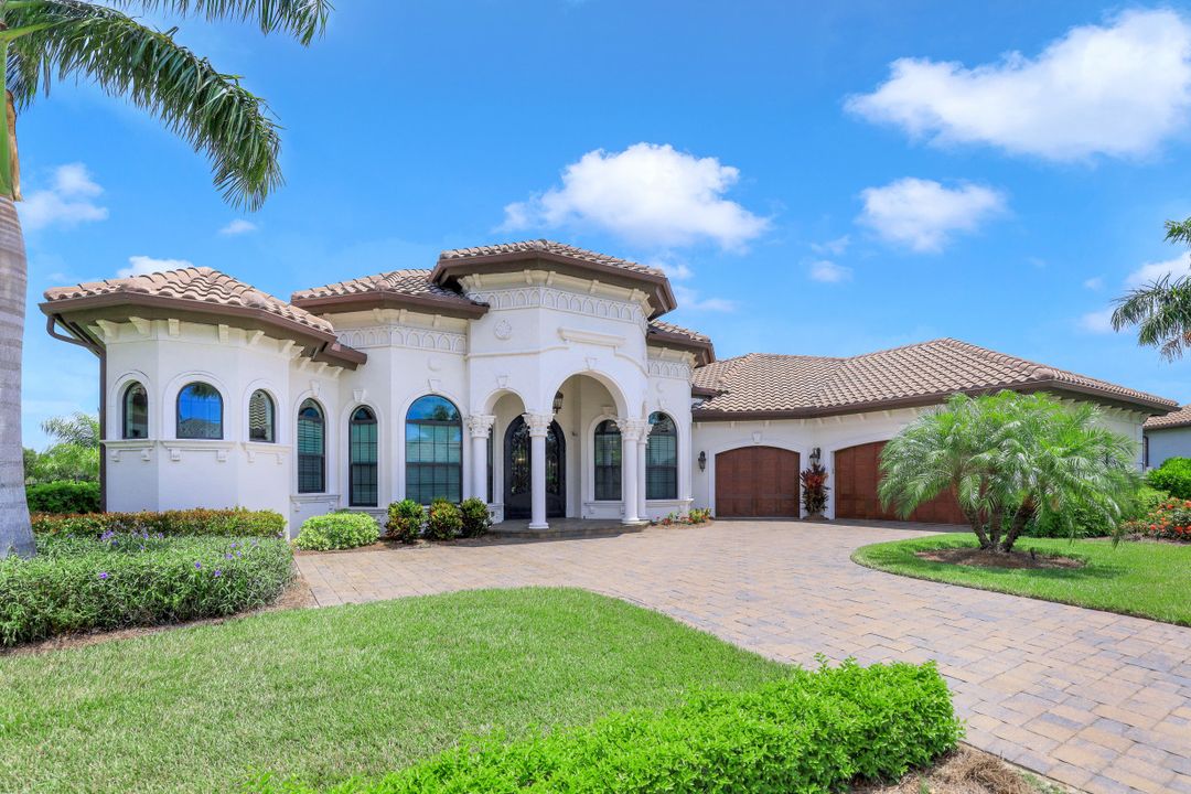 6587 Barbera Ln, Naples, FL 34113