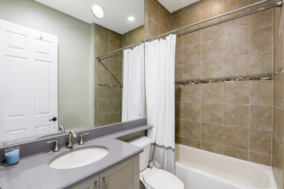 3195 Pacific Dr, Naples, FL 34119