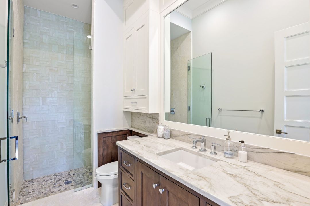 810 Bentwood Dr, Naples, FL 34108