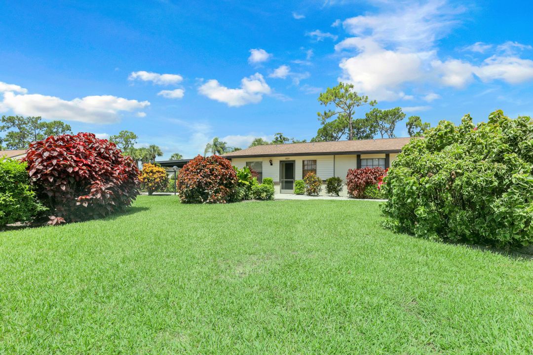 1062 Pine Isle Ln  #1062, Naples, FL 34112