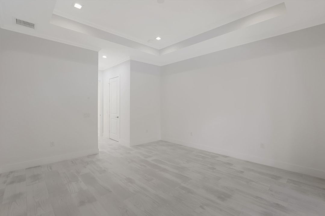 17 Tahiti Rd, Marco Island, FL 34145