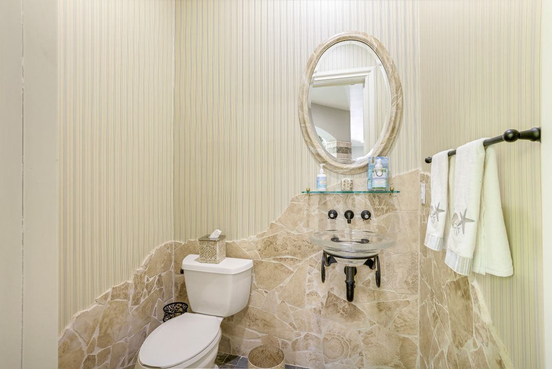 33 3rd St S, Naples, FL 34102