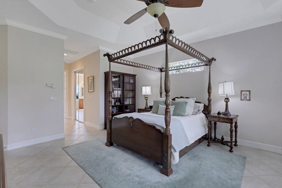 562 14th St SE, Naples, FL 34102