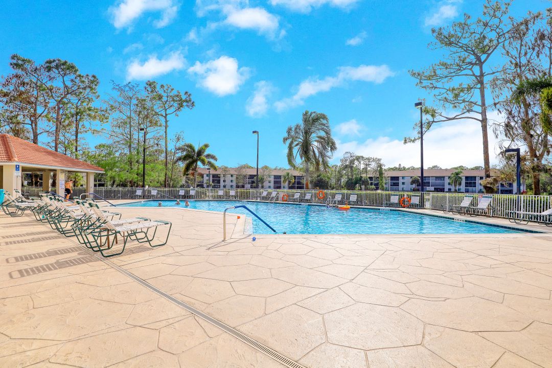 5792 Deauville Cir, Naples, FL 34112