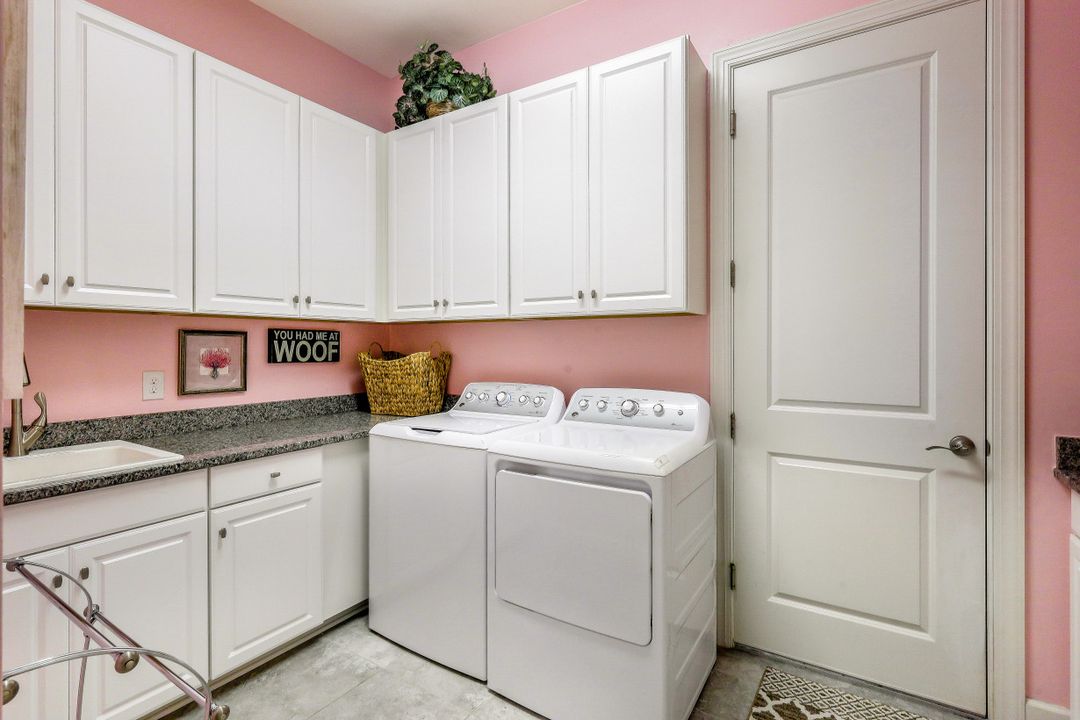 8447 Palacio Terrace W, Naples, FL 34114