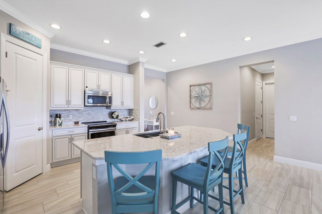 4714 Formosa Dr, Naples, FL 34119