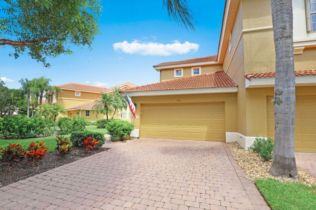 5001 Maxwell Cir #201, Naples, FL 34105