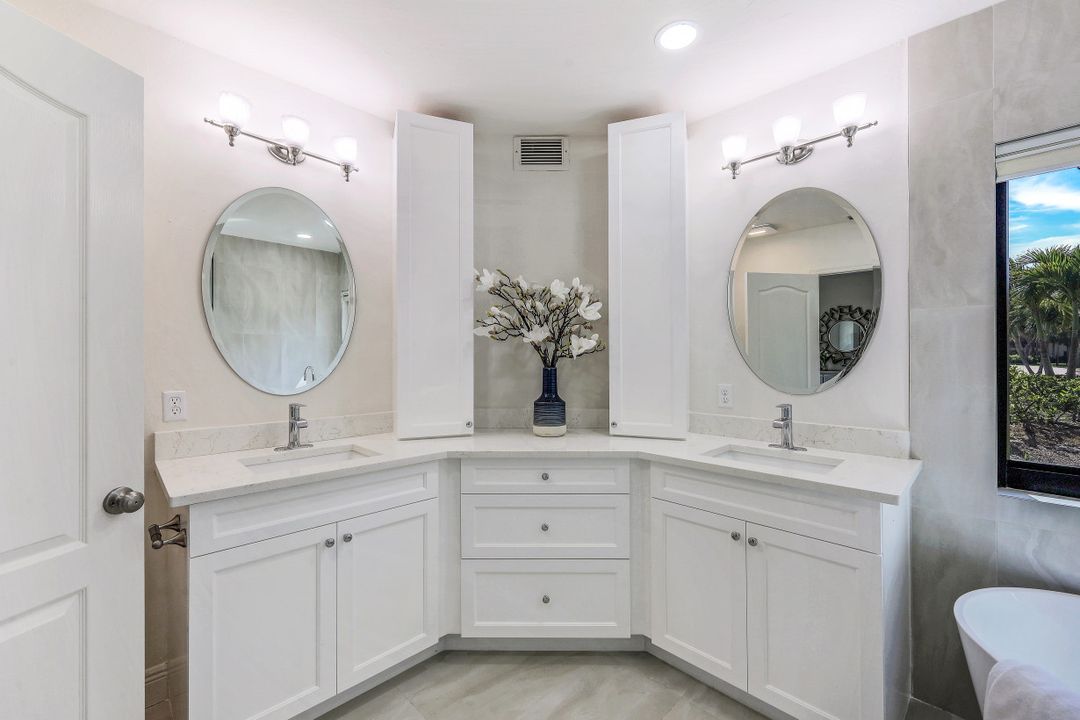 7056 Pelican Bay Blvd #B105, Naples, FL 34108