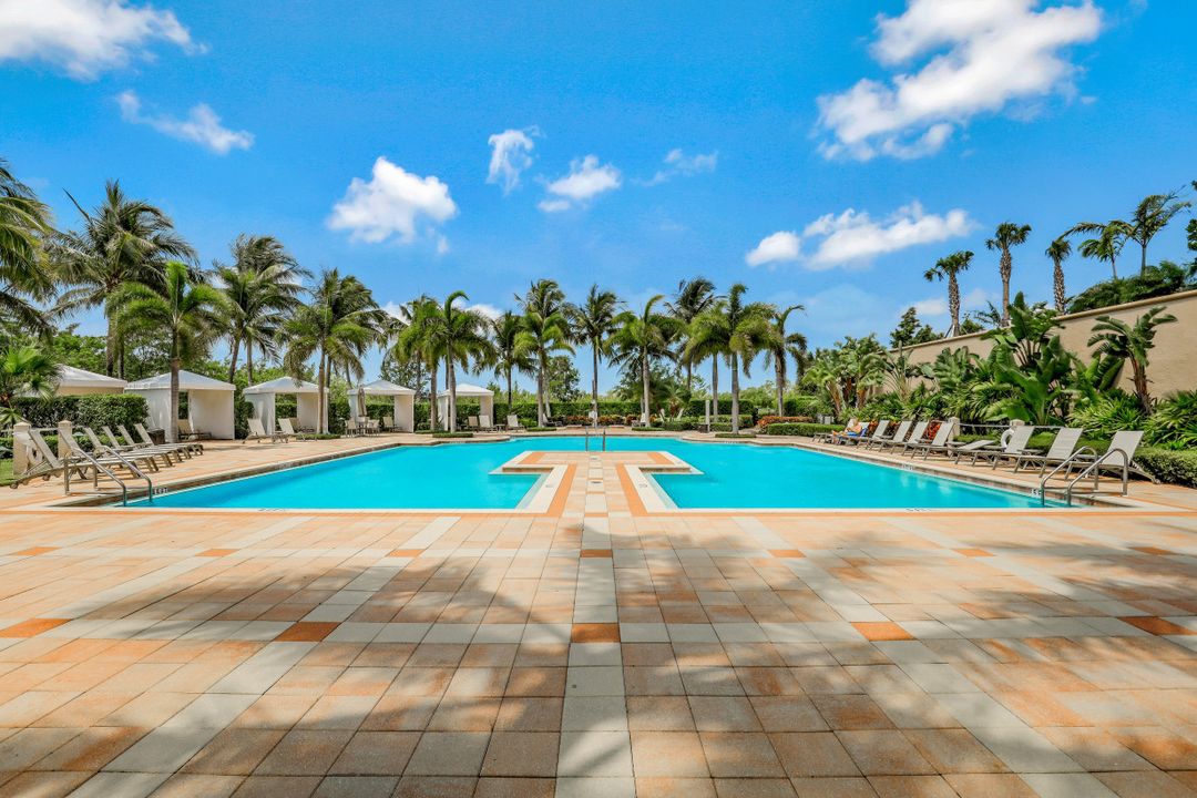 1050 Borghese Ln #303, Naples, FL 34114