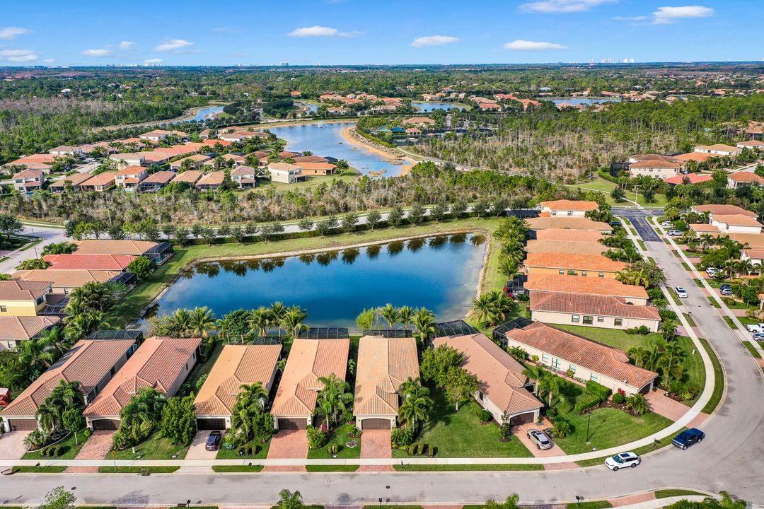 3370 Baltic Dr, Naples, FL 34119