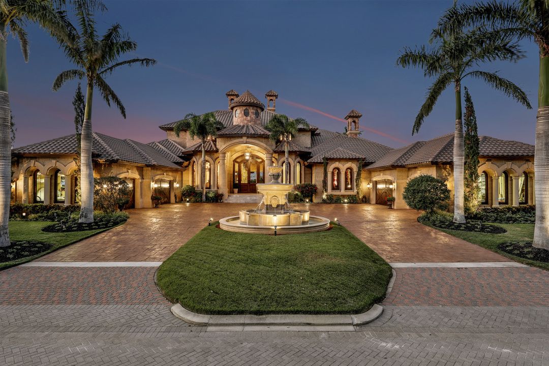 6411 Highcroft Dr, Naples, FL 34119