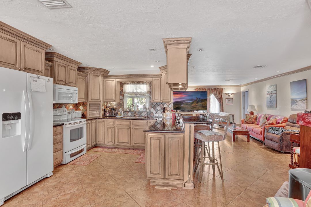 1803 SE 16th St, Cape Coral, FL 33990