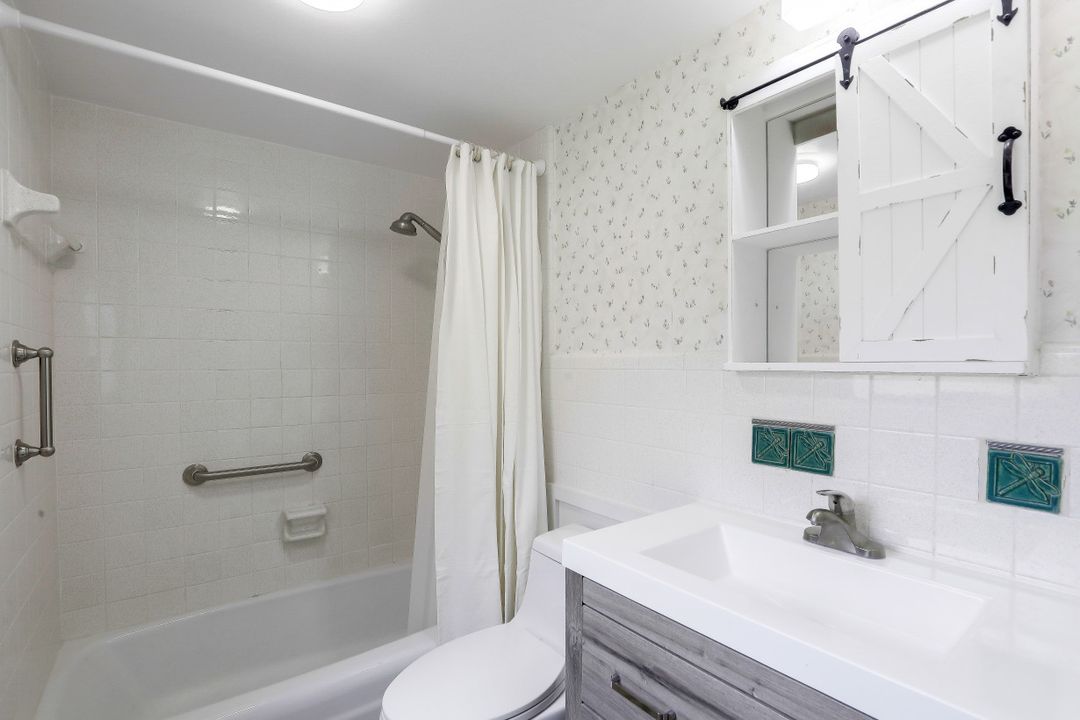 780 10th Ave S #6, Naples, FL 34102