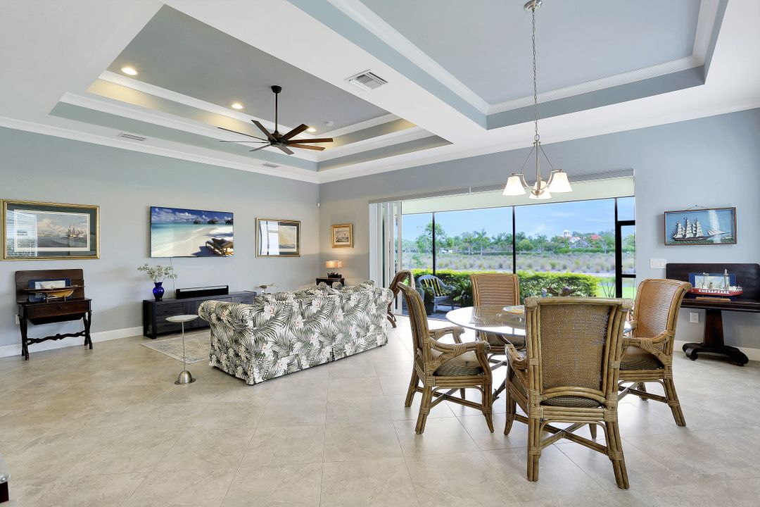 6462 Warwick Ave, Naples, FL 34113