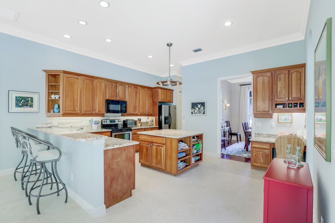 2229 Goshawk Ct, Naples, FL 34105