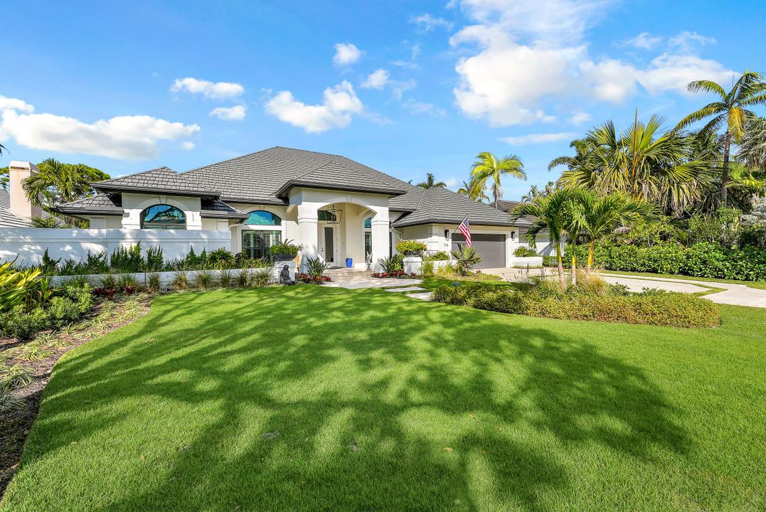 713 Shadow Lake Ln, Naples, FL 34108