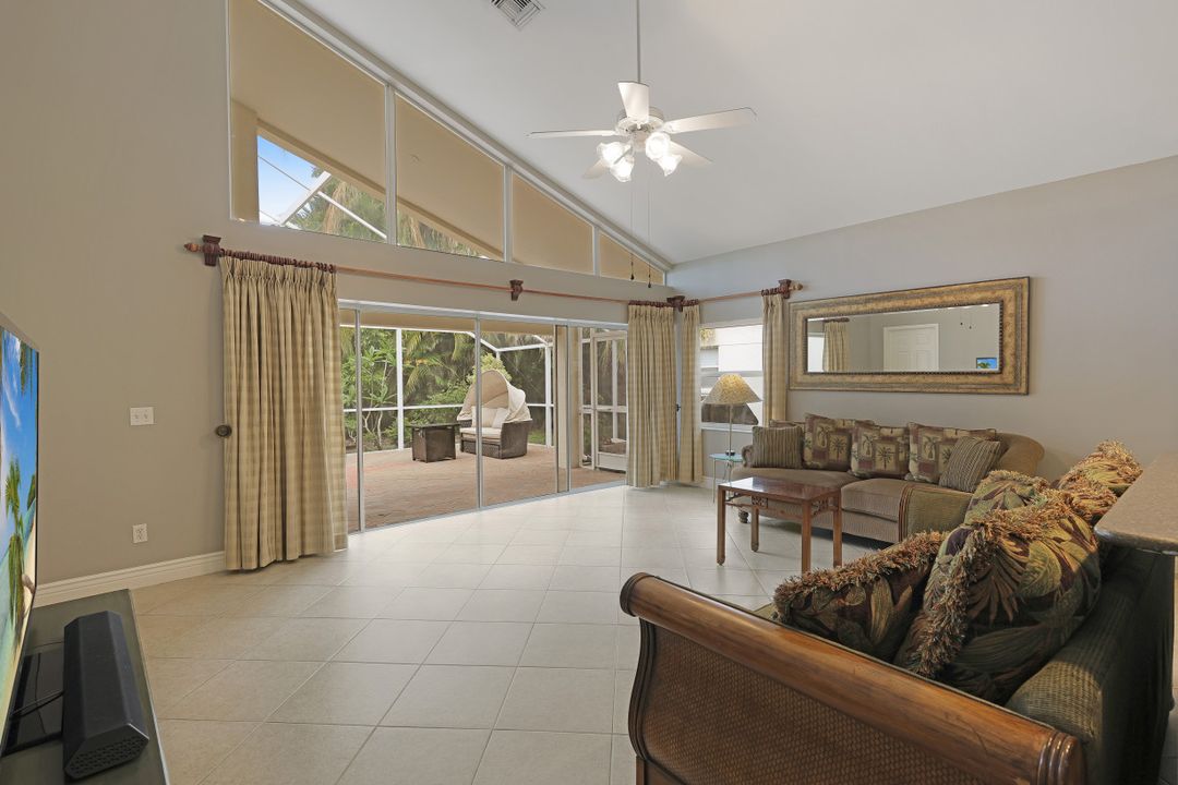 371 Pindo Palm Dr, Naples, FL 34104