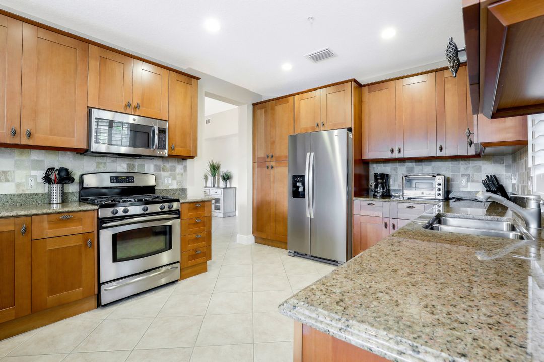 9224 Campanile Cir #101, Naples, FL 34114