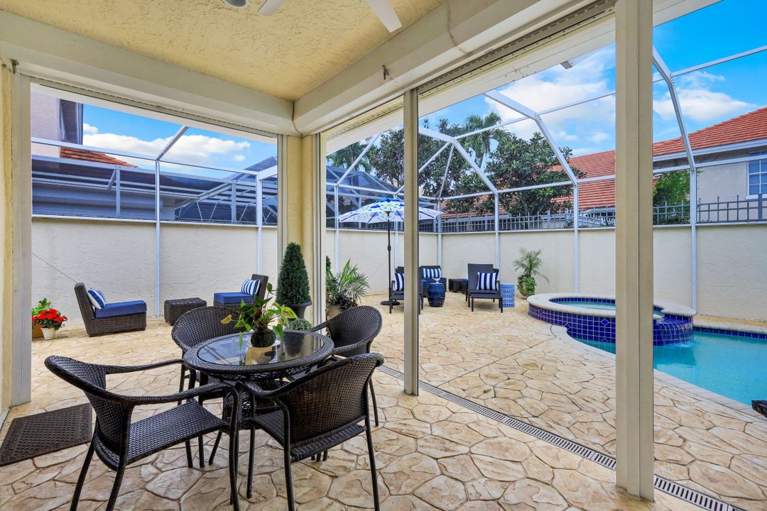 2208 Paget Cir, Naples, FL 34112