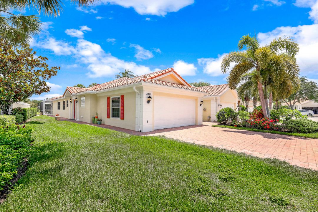 3868 Yakobi Ln, Naples, FL 34119