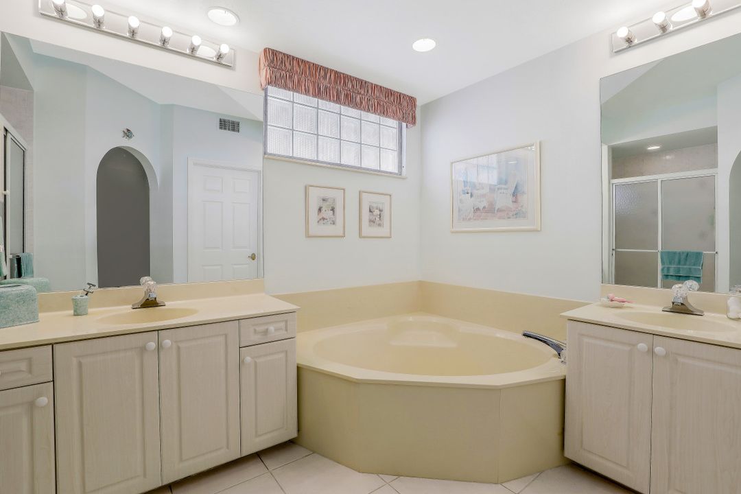 6500 Valen Way #402, Naples, FL 34108