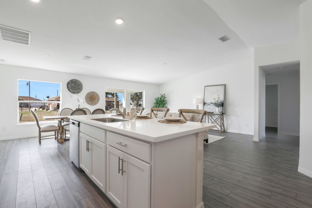 208 NW 28th Terrace, Cape Coral, FL 33993